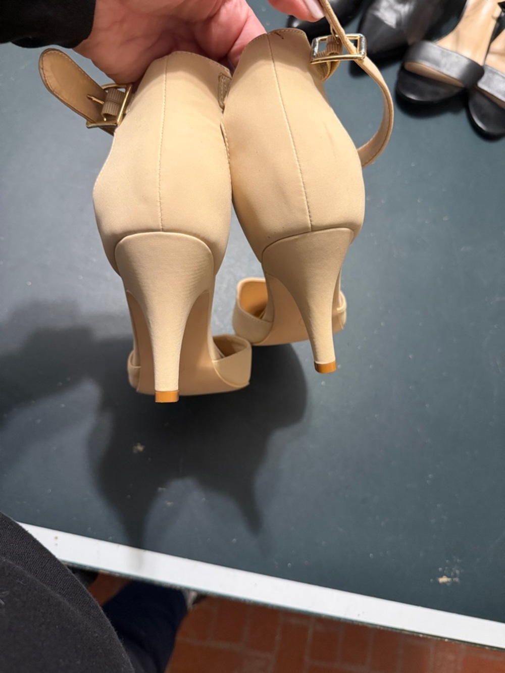Vepose Cream Pointed Toe Ankle Strap Pumps - Picture 3 of 4